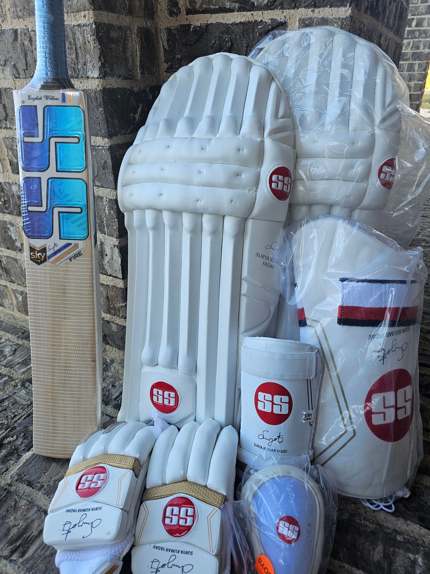 SS Sky English Willow Full Cricket Kit – Jr.