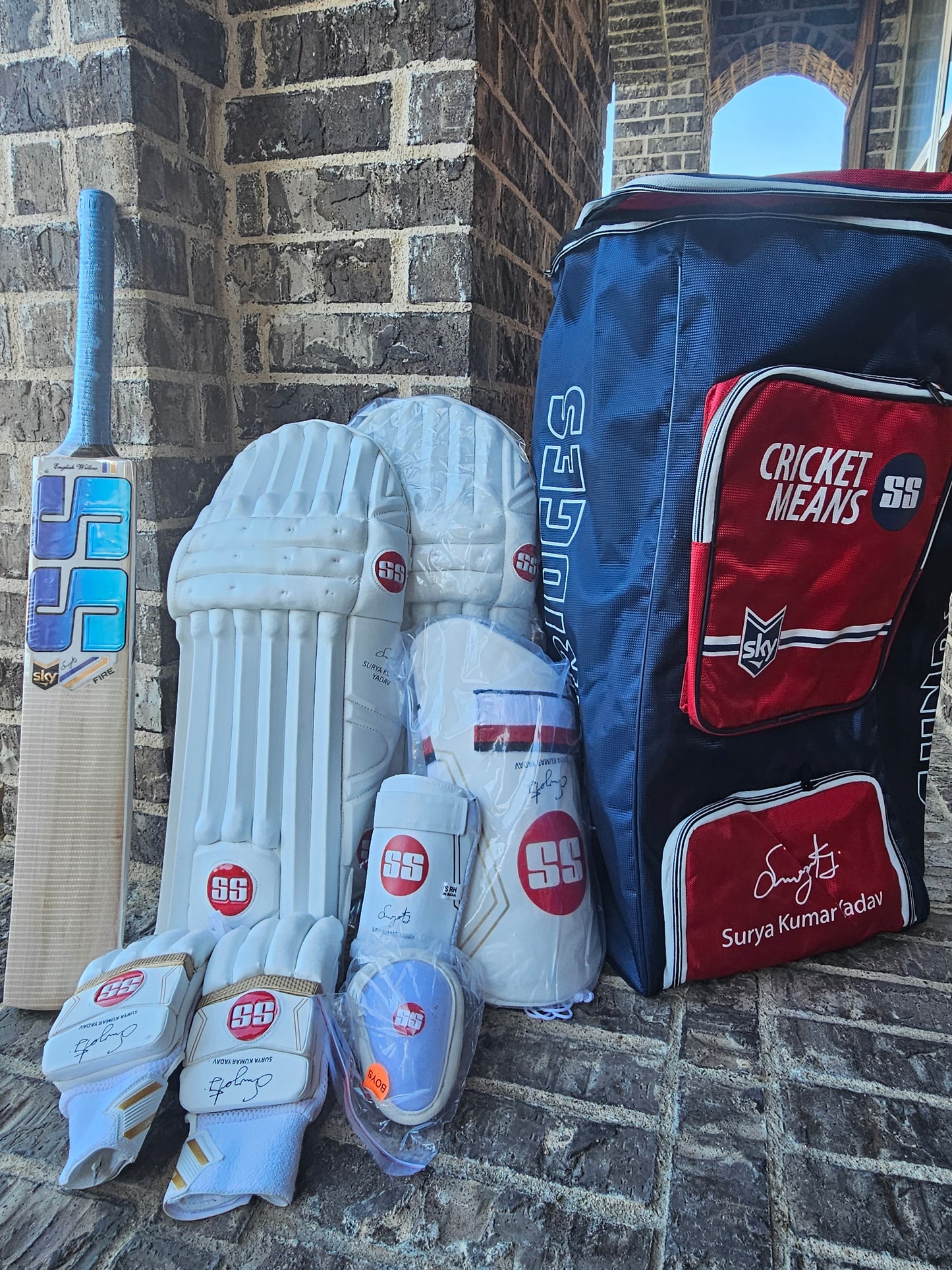 SS Sky English Willow Full Cricket Kit – Jr.